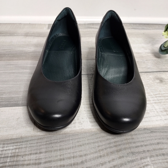 Ecco Black Noir Women's Sculptured Pumps EUR 38 US 7/7.5 - Picture 2 of 13